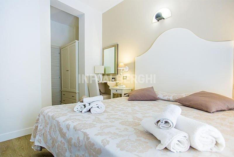 Hotel Ermeti Riccione Buitenkant foto