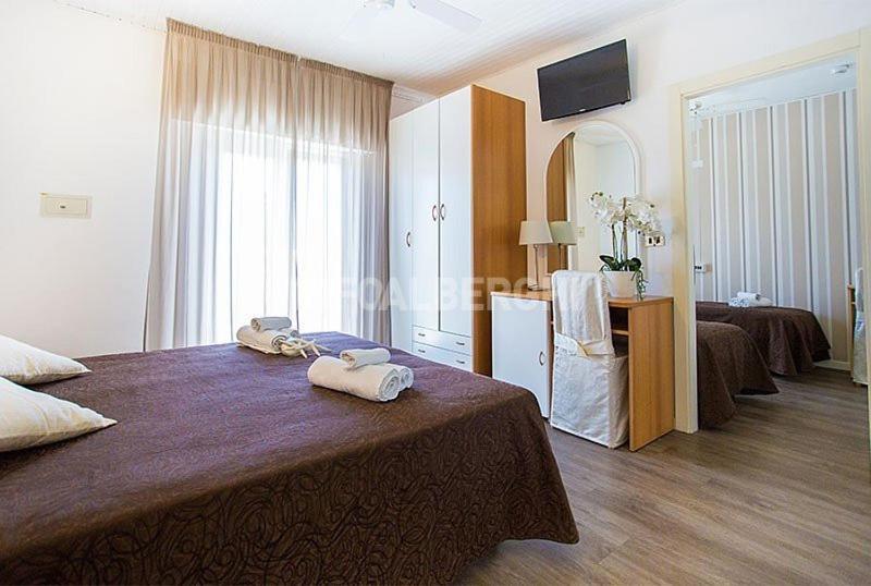 Hotel Ermeti Riccione Buitenkant foto