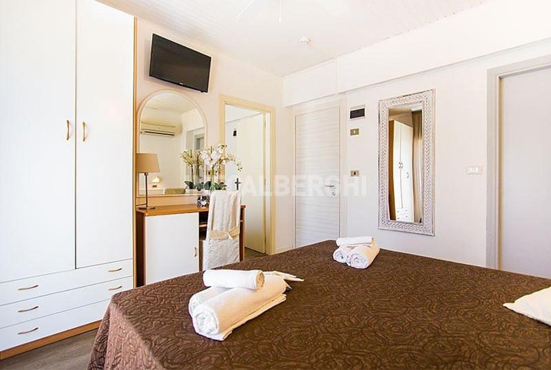 Hotel Ermeti Riccione Buitenkant foto