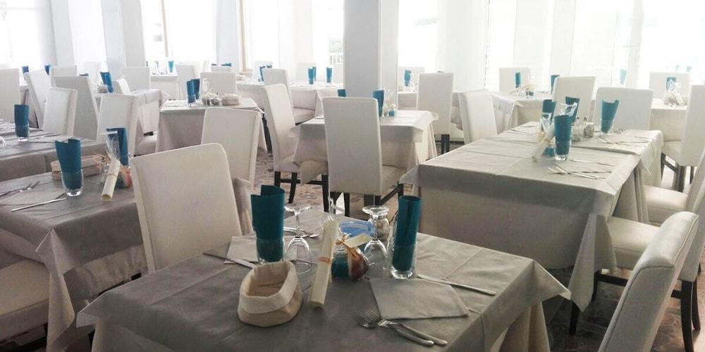 Hotel Ermeti Riccione Buitenkant foto
