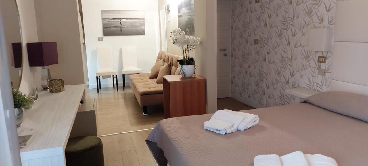 Hotel Ermeti Riccione Buitenkant foto
