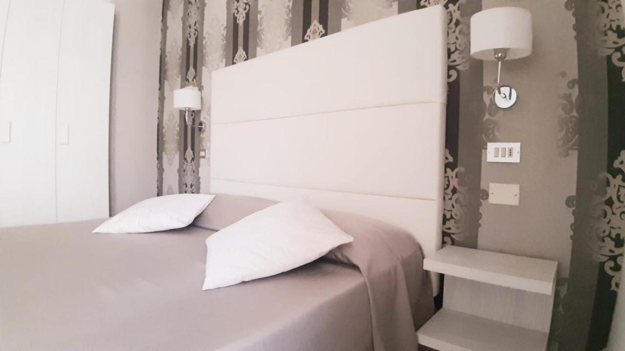 Hotel Ermeti Riccione Buitenkant foto