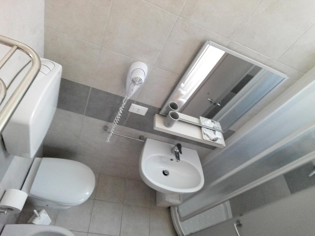 Hotel Ermeti Riccione Buitenkant foto