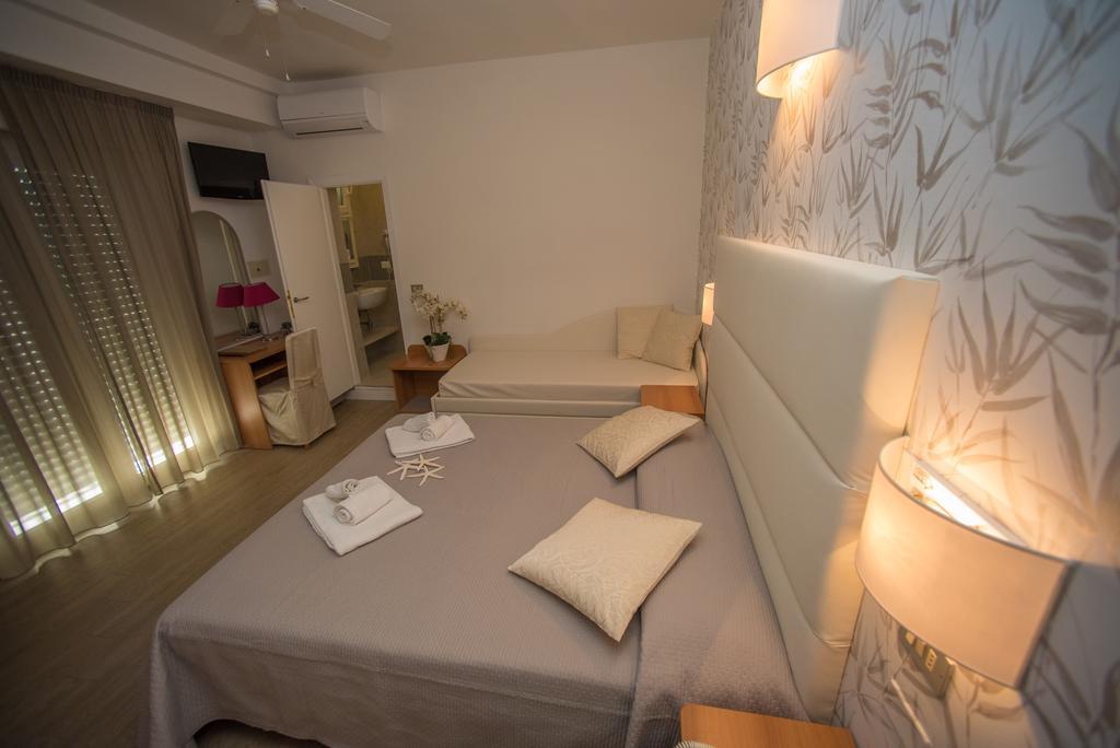 Hotel Ermeti Riccione Buitenkant foto