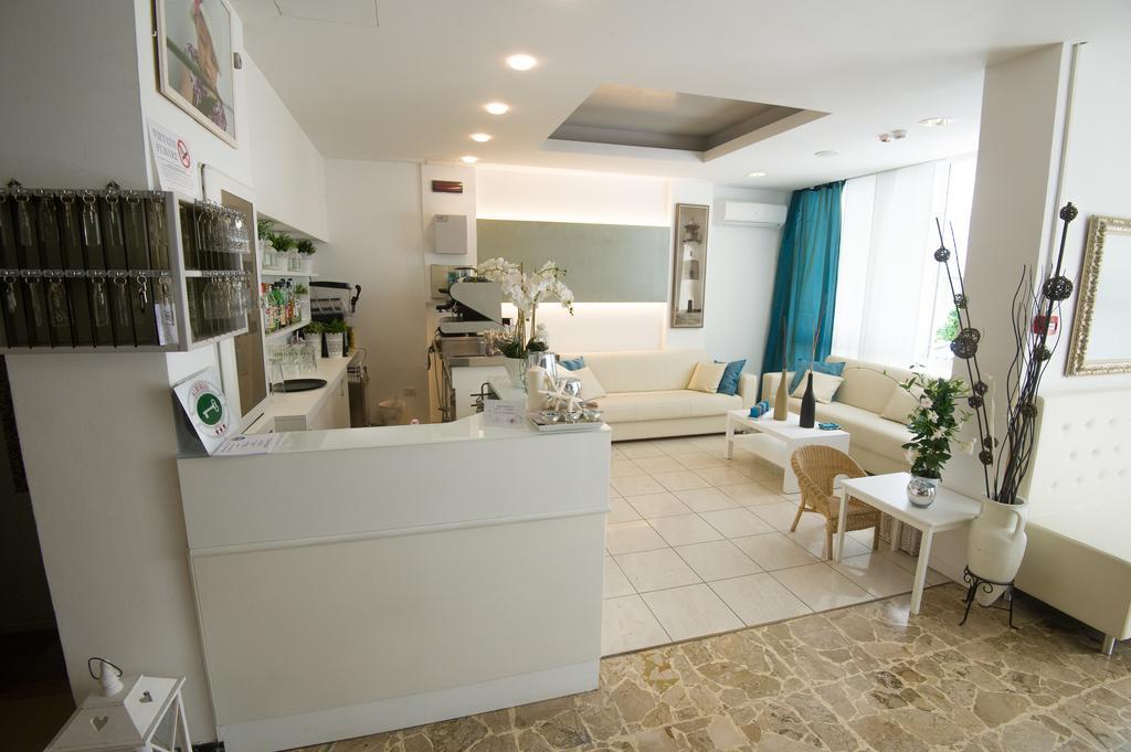Hotel Ermeti Riccione Buitenkant foto
