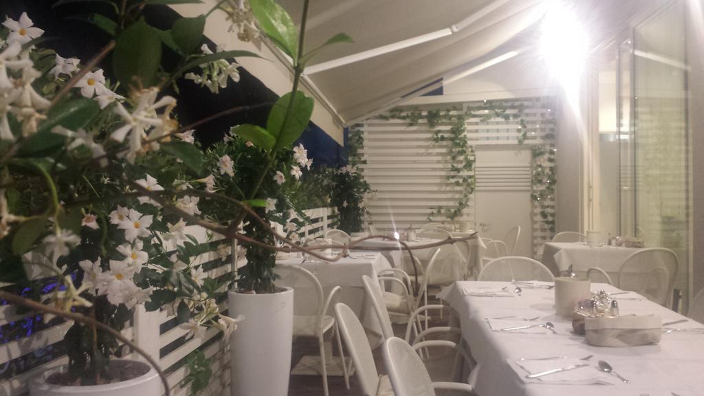 Hotel Ermeti Riccione Buitenkant foto